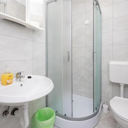 1 Bedroom Lovely In * Donji Vinjani
