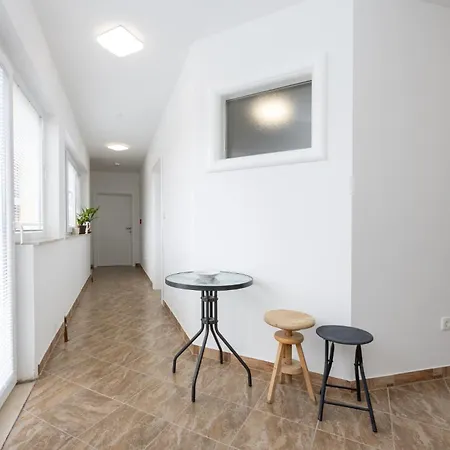 Apartamento 1 Bedroom Lovely In